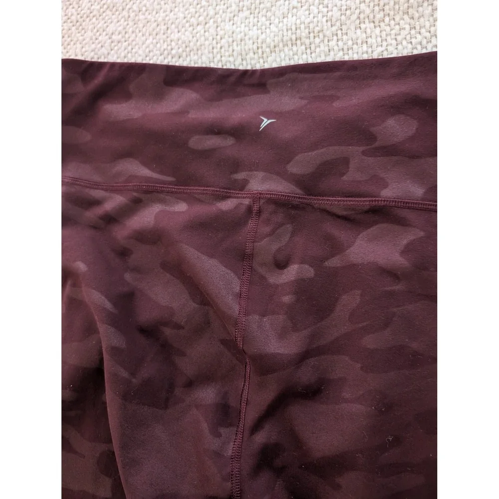 Old Navy Active Elevate Leggings Women L Burgundy Camo Go-Dry High Rise Athletic